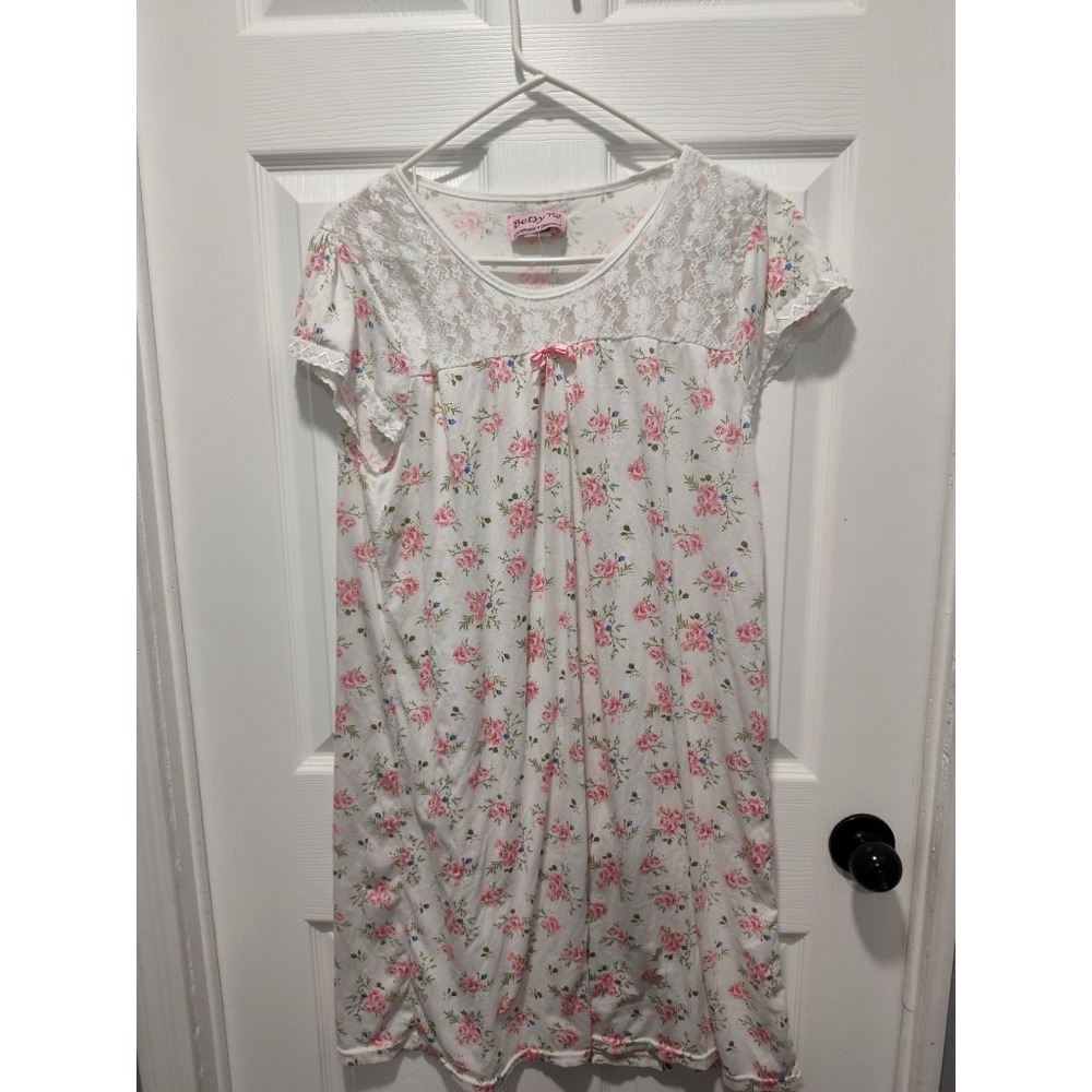 Betsy‎ TW Modest Cottagecore knee length Nightgown Floral Sz Medium Lace Pink